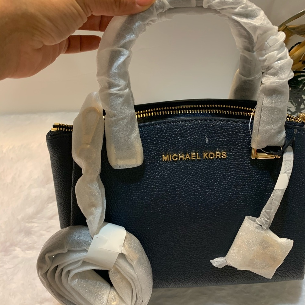 MICHAEL KoRS navy blue cross body Maxine small pebbles leather satchel - Picture 3 of 5